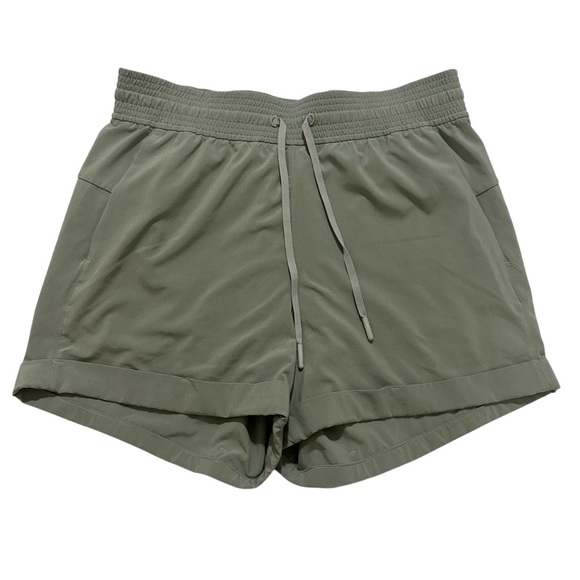 Lululemon Spring Break Away Short 3" SZ 6 - Picture 2 of 5